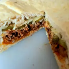 Pyszne ciasto cheeseburger – prosty przepis na wyjątkową ucztę