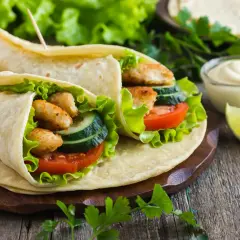 Tortilla na obiad: Szybkie przepisy i pomysły na każdy smak