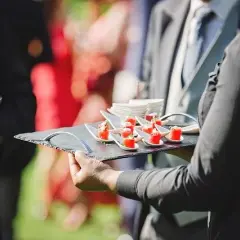 Ile można zarobić na cateringu? Odkryj potencjał zysków w branży
