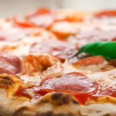 Przepis na pizzę jak z restauracji - smak, który zachwyci każdego