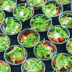 Jak otworzyć catering: kluczowe kroki, aby uniknąć błędów i kosztów