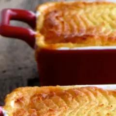 Zapiekanka z puree ziemniaczanym i mięsem mielonym – pyszny przepis na obiad