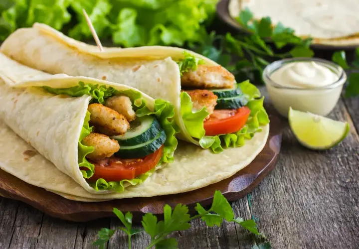 Tortilla na obiad: Szybkie przepisy i pomysły na każdy smak