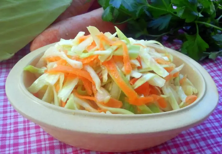 Kapusta jak z chińskiej restauracji – prosty przepis na idealną surówkę