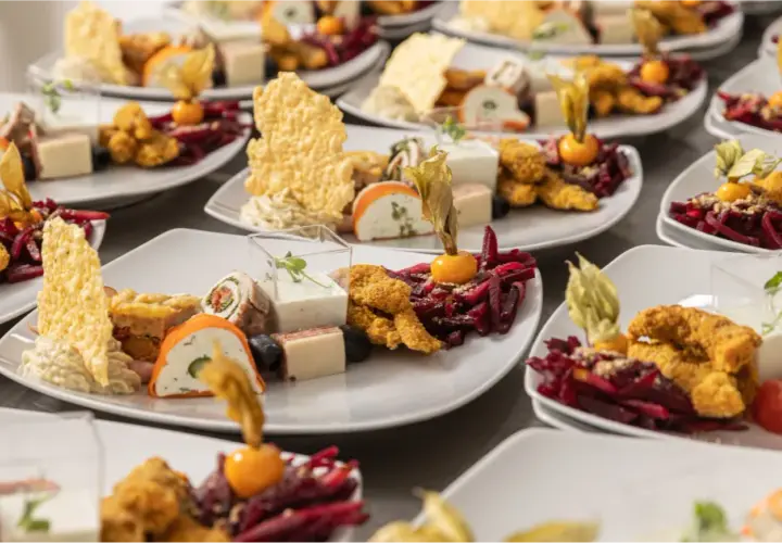Catering ile od osoby – poznaj ceny i tajniki wyboru oferty