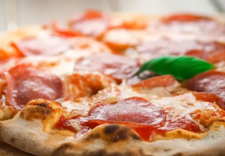 Przepis na pizzę jak z restauracji - smak, który zachwyci każdego