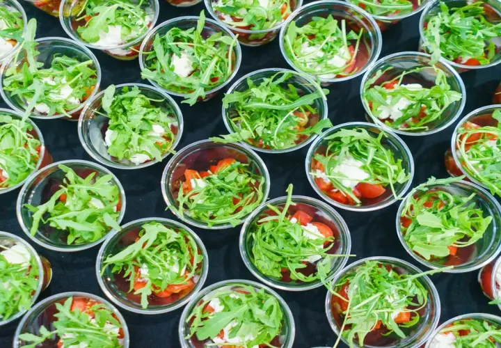 Jak otworzyć catering: kluczowe kroki, aby uniknąć błędów i kosztów