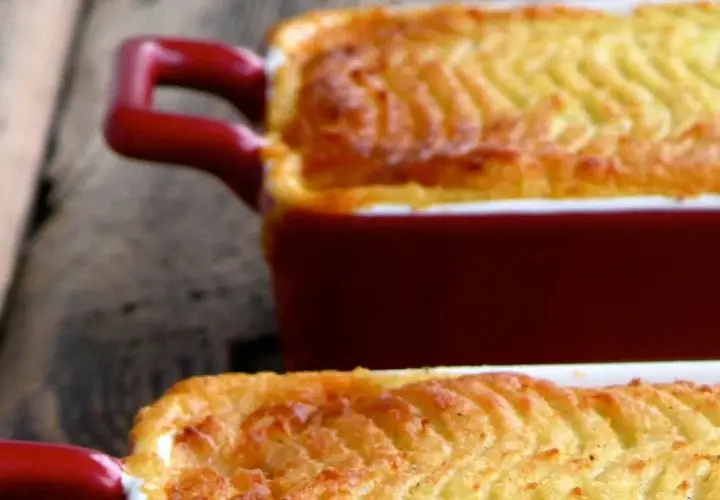 Zapiekanka z puree ziemniaczanym i mięsem mielonym – pyszny przepis na obiad
