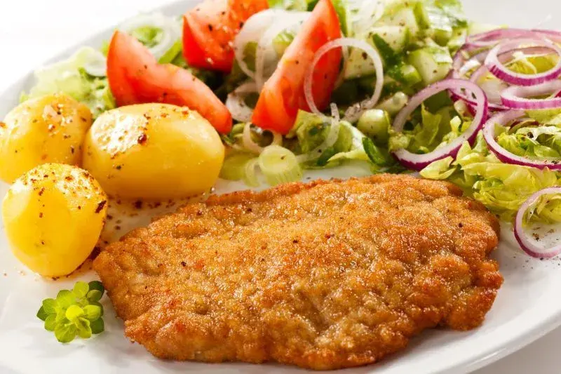 Ile kcal na obiad? Poznaj zdrowe zasady kaloryczności posiłków