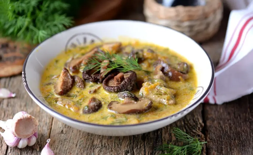 Jak doprawić zupę grzybową, aby zyskała wyjątkowy smak i aromat