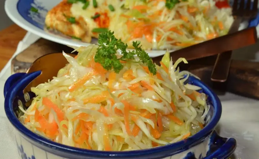 Surówka z białej kapusty jak w chińskiej restauracji - prosty przepis