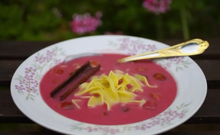 Jak ugotować zupę wiśniową, która zachwyci smakiem i aromatem