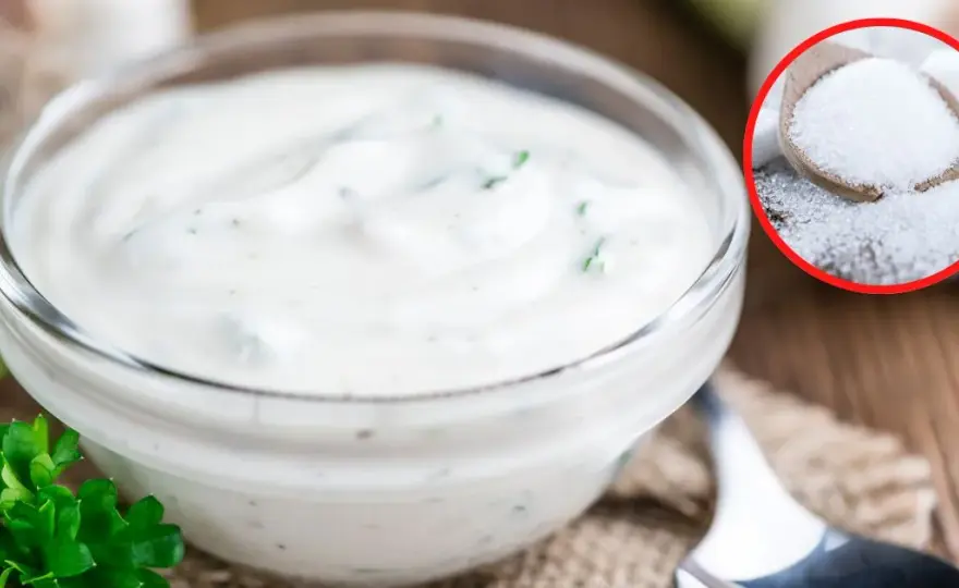 Sos czosnkowy jak z restauracji – prosty przepis na idealny smak