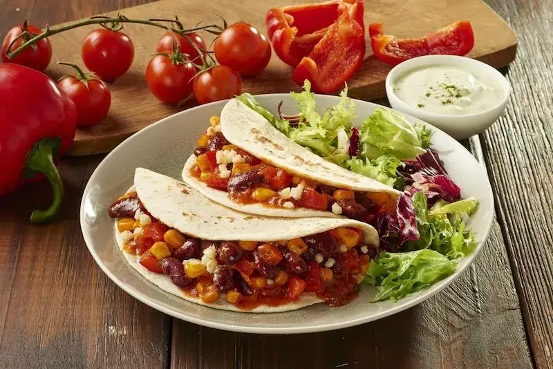 tortilla z fasolą i kukurydzą