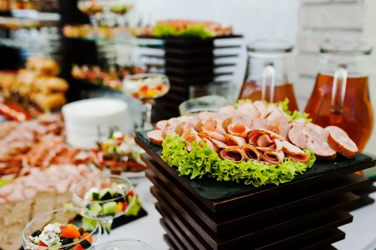 Zdjęcie Ile kosztuje catering na 50 osób? Sprawdź, co wpływa na cenę